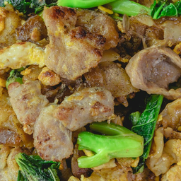 เส้นใหญ่ผัดซีอิ๊วหมู