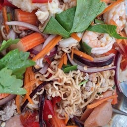 รอยำ ( หน้าวัดประชุมมิตร)