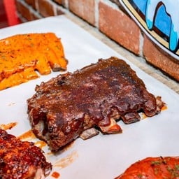 ซี่โครงหมู รสพริกไทยดำ พร้อมบะหมี่