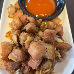 คอหมูย่างทอดเกลือ