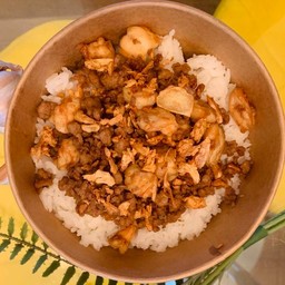 กระเทียม ราดข้าว หมู, ไก่
