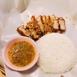 ข้าวหมูทอดน้ำปลา+กะหล่ำปลีผัดน้ำปลา