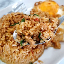 ผัดกระเพราคลุกข้าว