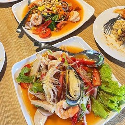 ยำวุ้นเส้นทะเล
