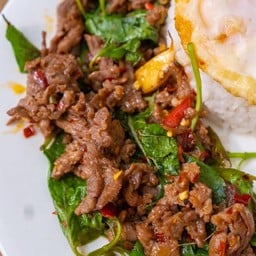 ริบอายผัดยี่หร่า ราดข้าว