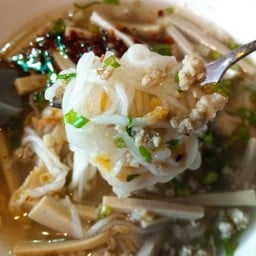 ก๋วยจั๊บญวน เส้นสดอุบล