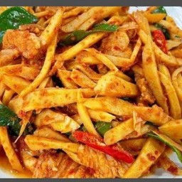 ผัดพริกแกงหน่อไม้เหลือง_ไก่ = กับข้าว