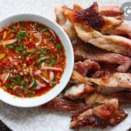หมูย่างน้ำจิ้มแจ่ว