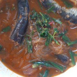 แกงปลากระป๋องเส้นร้อน