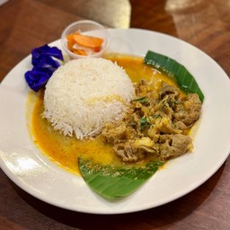 Curry with rice ข้าวแกงกระหรี่