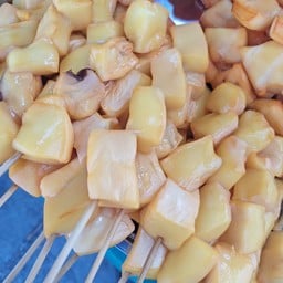 ข้าวเหนียวหมูทอด (เซเว่นวัดหนามแดง)