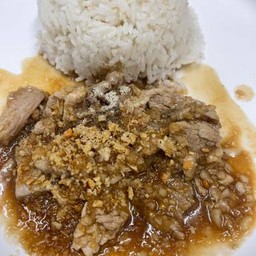 ข้าวราดผัดกระเทียม