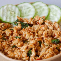 ข้าวกะเพราอกไก่สับ