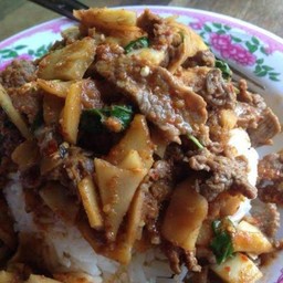 ผัดพริกแกงหน่อไม้เปรี้ยว