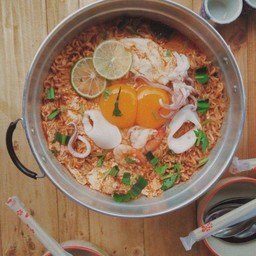 หม้อไฟเย็นตาโฟ กุ้ง+ปลาหมึก+ไข่2ใบ
