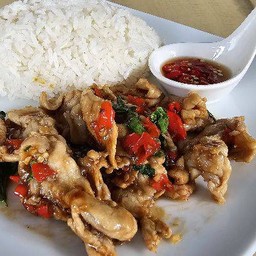 ข้าวกะเพรา หมูชิ้น