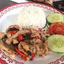 ข้าวผัดกะเพราหมูชิ้น