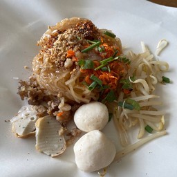 ก๋วยเตี๋ยวแห้งแซ่บ ลูกชิ้นนวลนุ่ม กินเผ็ดไม่ได้ไม่ต้องสั่ง น้ำซอสมีแบบเดียว