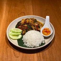 ข้าวราดผัดกระเพรา