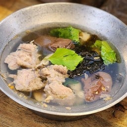 เจ๊หลอด ข้าวมันไก่ตลาดหลักชัย