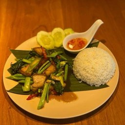 ข้าวราดผัดคะน้า