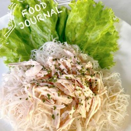 เส้นหมี่คลุกไก่ฉีก ”ร้านอร่อยจนอิ่ม” ศรีราชา