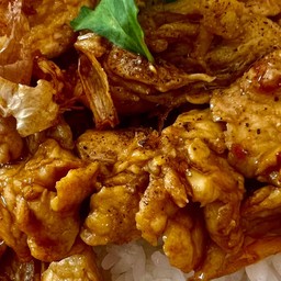 ไก่ทอดกระเทียมราดข้าว