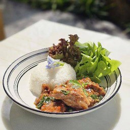 ข้าวกะเพราซี่โครงหมูอบ