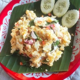 ร้านจ๊ะเอ๋กระเพราถาด