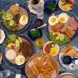 กินด้วยไหมม