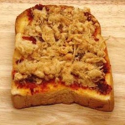 ขนมปังปิ้ง หมูหยองพริกเผา ( ชุด1แผ่น)