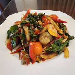 ข้าวผัดเผ็ดทะเล