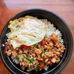 บ้านกระเพรา +ไข่กะทะ