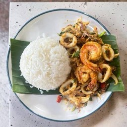 ข้าวหน้าทะเลผัดผงกะหรี่