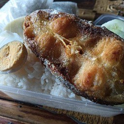 ปลาสวายทอดน้ำปลา(2ชิ้น)