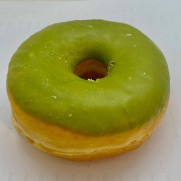 โดนัทริงเคลือบ ช็อกโกแลตชาเขียว