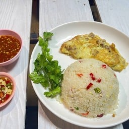 ข้าวคลุกพริกเกลือไข่เจียว