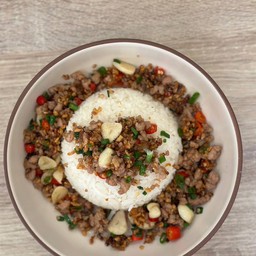 ข้าวหมูสับคั่วพริกเกลือ