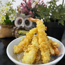 ข้าวหน้ากุ้งเทมปุระ 3ชิ้น และ ผักรวม