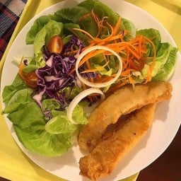 สลัดปลาทอด (Fried Fish Salad)