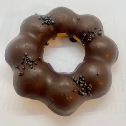 โดนัท พอนเดอริง เคลือบช็อกโกแลต
