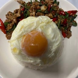 ข้าวกะเพราเนื้อสับ+ไข่ดาว