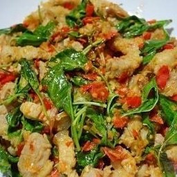 สามชั้นผัดโหระพา (กับข้าว)