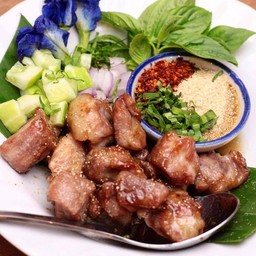 สเต็กคั่วหมูน้ำจิ้มเเจ่ว + ข้าวสวย