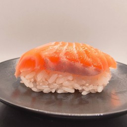SALMON NIGIRI