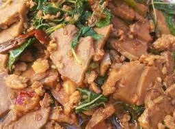 ข้าวกะเพราลิ้นหมูย่าง