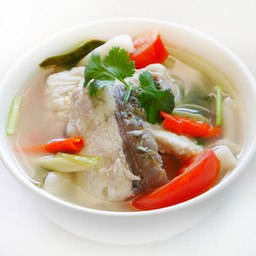 ต้มยำปลากระพงทะเล ( น้ำใส )