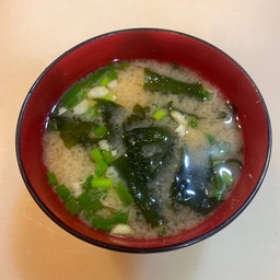ซุปมิโซะ เต้าหู้ สาหร่ายวากามะ