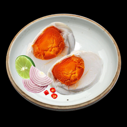 Salted egg ไข่เค็ม 1 ลูก ผ่าครึ่ง