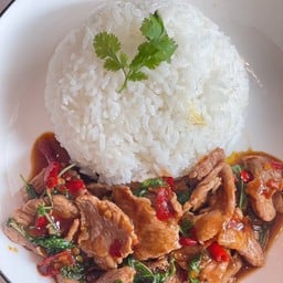 ข้าวกระเพราหมูชิ้น
